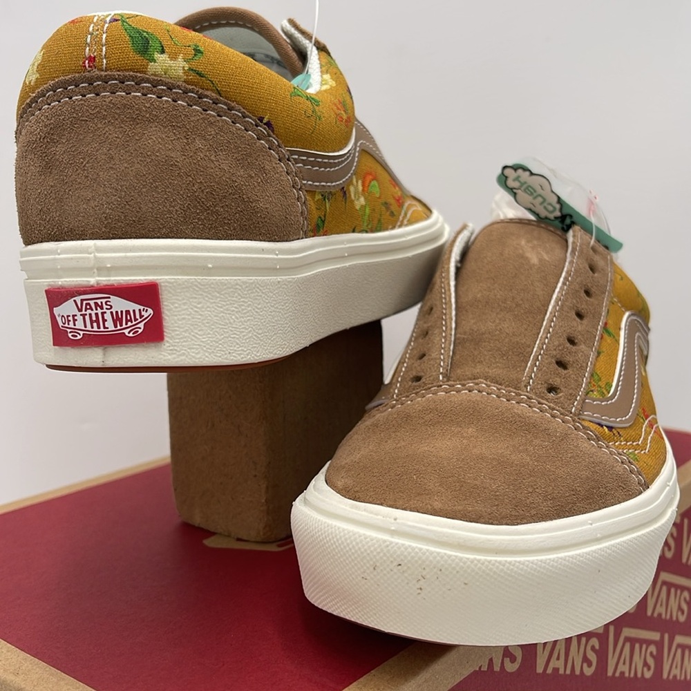 Vans WMNS Floral Tan Sneakers Comfycush Old
Fatal Floral Golden Brow
VN0A5DYC1M7 - Picture 8 of 16